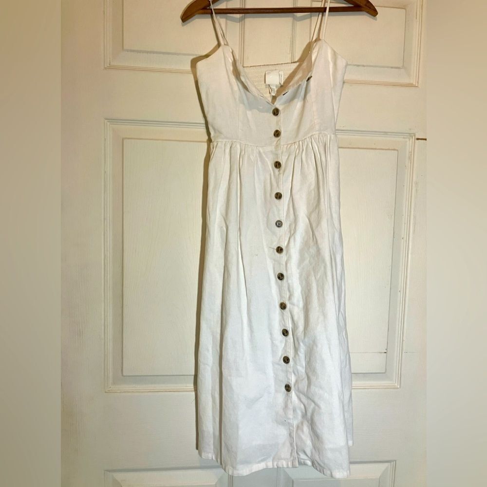 H&M white button-down linen dress, wood buttons, excellent condition, XXS